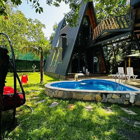 לינה וארוחת בוקר Bungalovfamily *